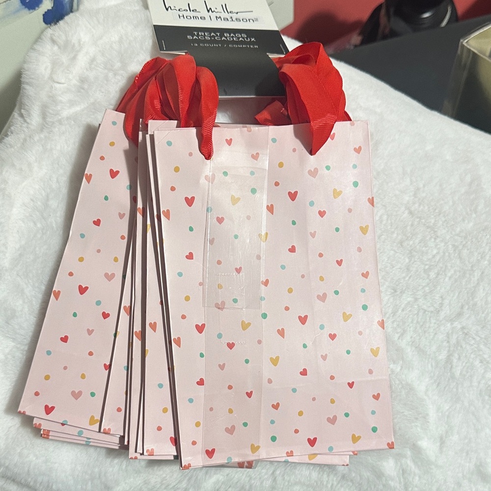 Nicole Miller Valentine’s Day heart pink treat bags 13 count